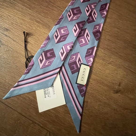 GUCCI-AUTHENTIC (NWT) Geometric Pattern Silk Twilly Scarf - Picture 3 of 9